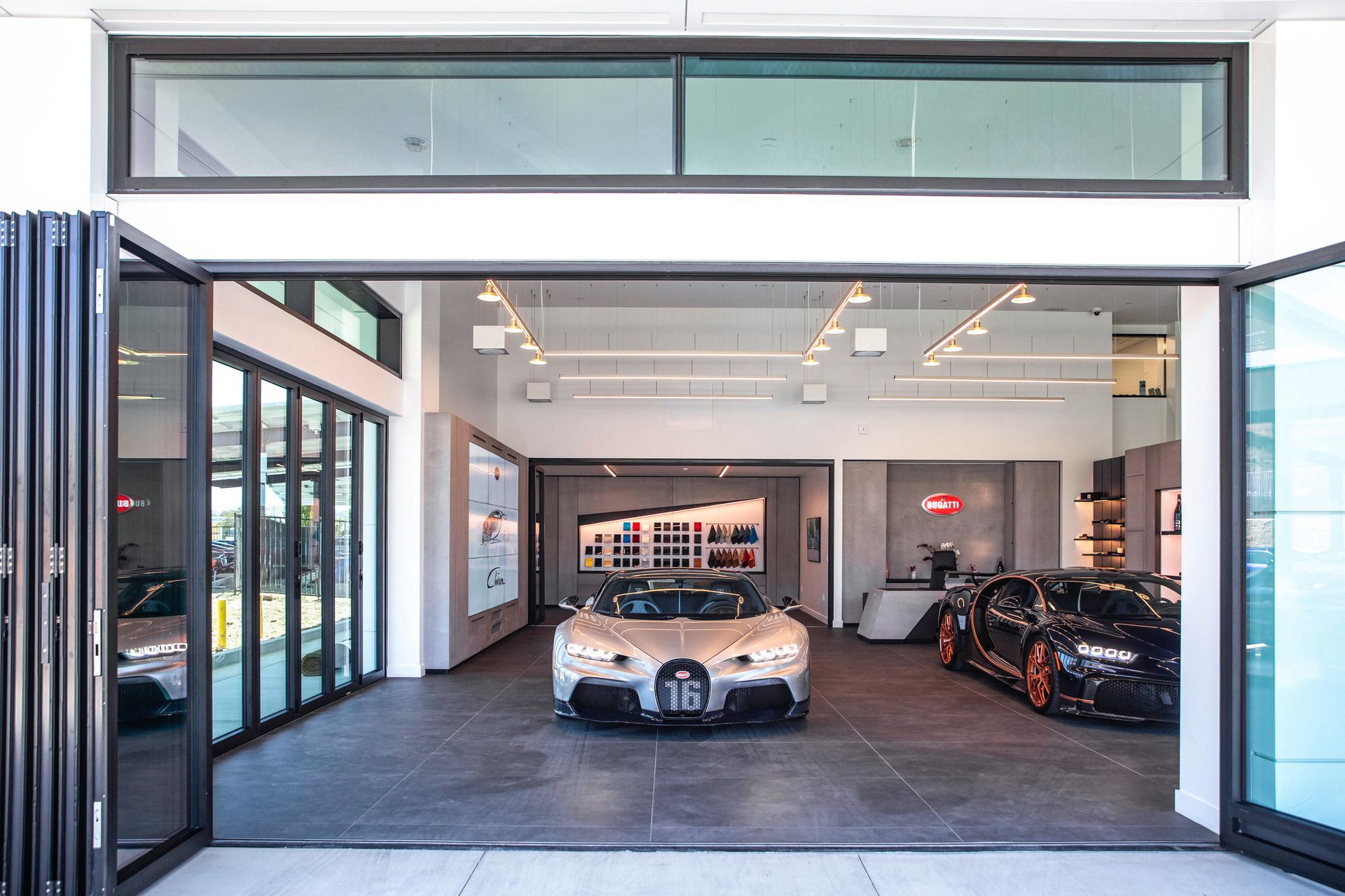 Inauguration du nouveau showroom Bugatti à Newport Beach